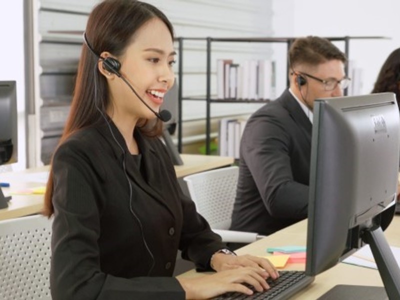 Hình ảnh đội ngũ hỗ trợ khách hàng của nền tảng A