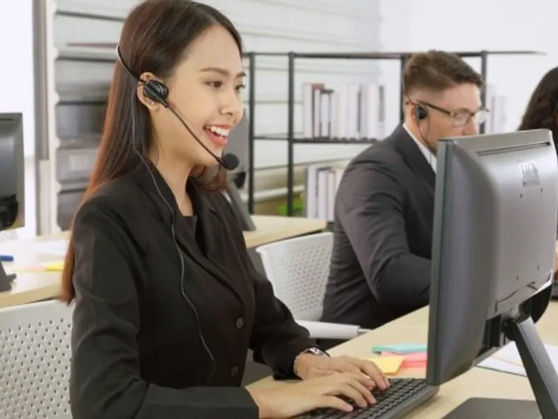 Hình ảnh đội ngũ hỗ trợ khách hàng của nền tảng A